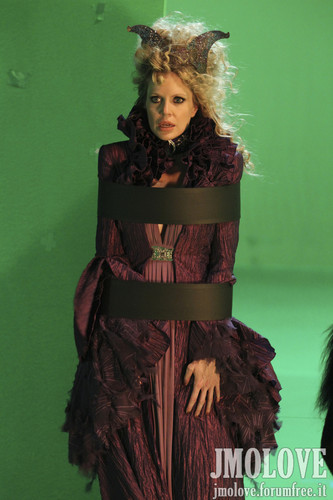  Kristin Bauer as Maleficent- BTS foto