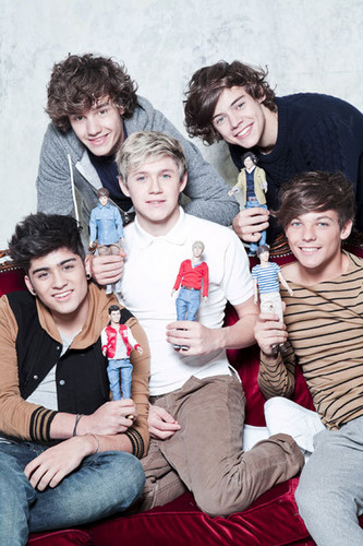 1D with their dolls! x♥x