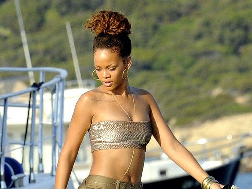 Lovely Rihanna Wallpaper