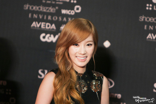 Taeyeon @ Mnet Style Icon Awards 2011 Red Carpet