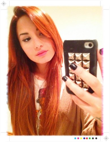  Demi Changes Her Hair...