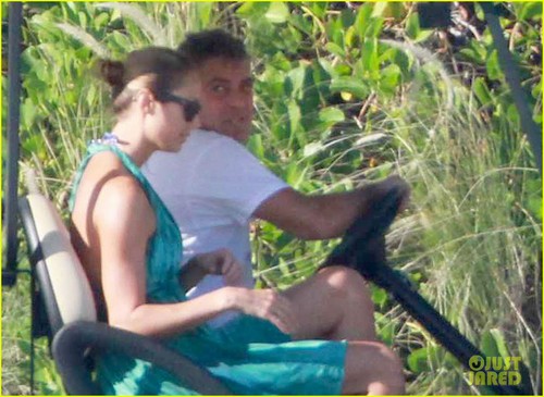  George Clooney & Stacy Keibler: Mexico Getaway!