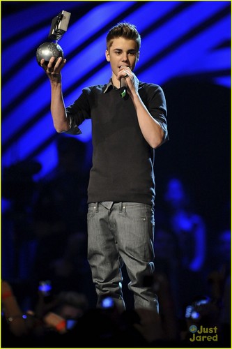  Justin Bieber: Big Winner at 音乐电视 EMAs!