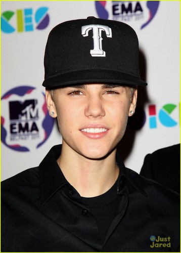  Justin Bieber: MTV Voices Receipent!