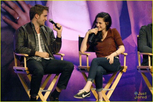  Kristen, Rob & Taylor: Twilight Convention Comrades