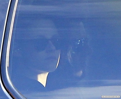 Kristen Stewart arriving at LAX airport in Los Angeles - Nov 7, 2011.