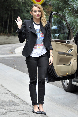 Miley Cyrus ~ 06. November- Posing for the Paps in LA