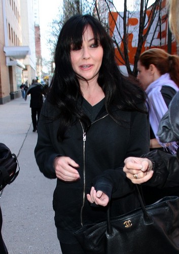  Shannen - Out in New York City - 1st April, 2010