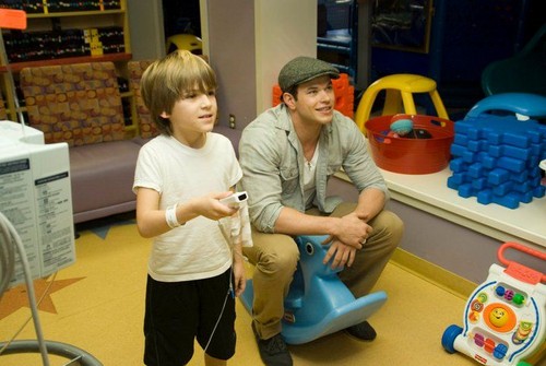 Twilight cast visits Our Lady of the Lake childrens hospital