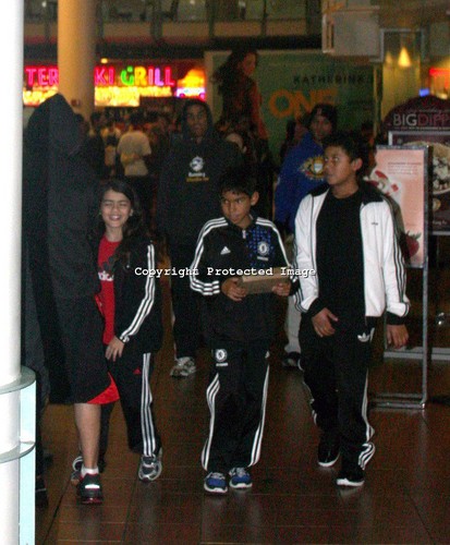  prince Paris and blanket Jackson out to the movie's with cousins