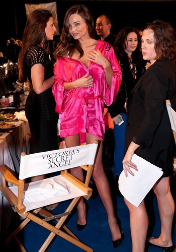  2011 Victoria's Secret Fashion Показать - Backstage