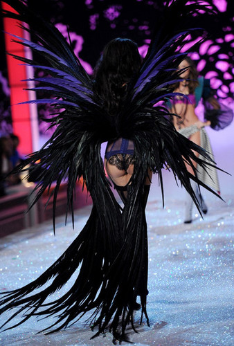  2011 Victoria's Secret Fashion hiển thị - đường băng