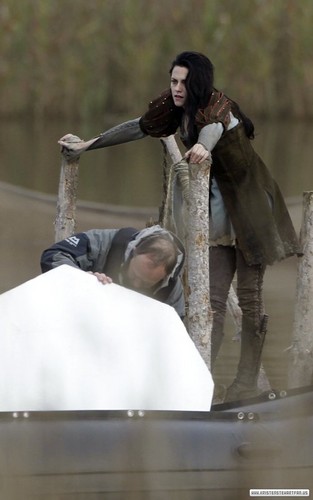 Snow White & the Huntsman: On the Set - Surrey, UK. [November 10, 2011]