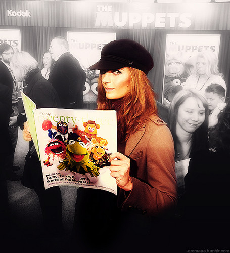  Stana at the premiere of 'The Muppets'