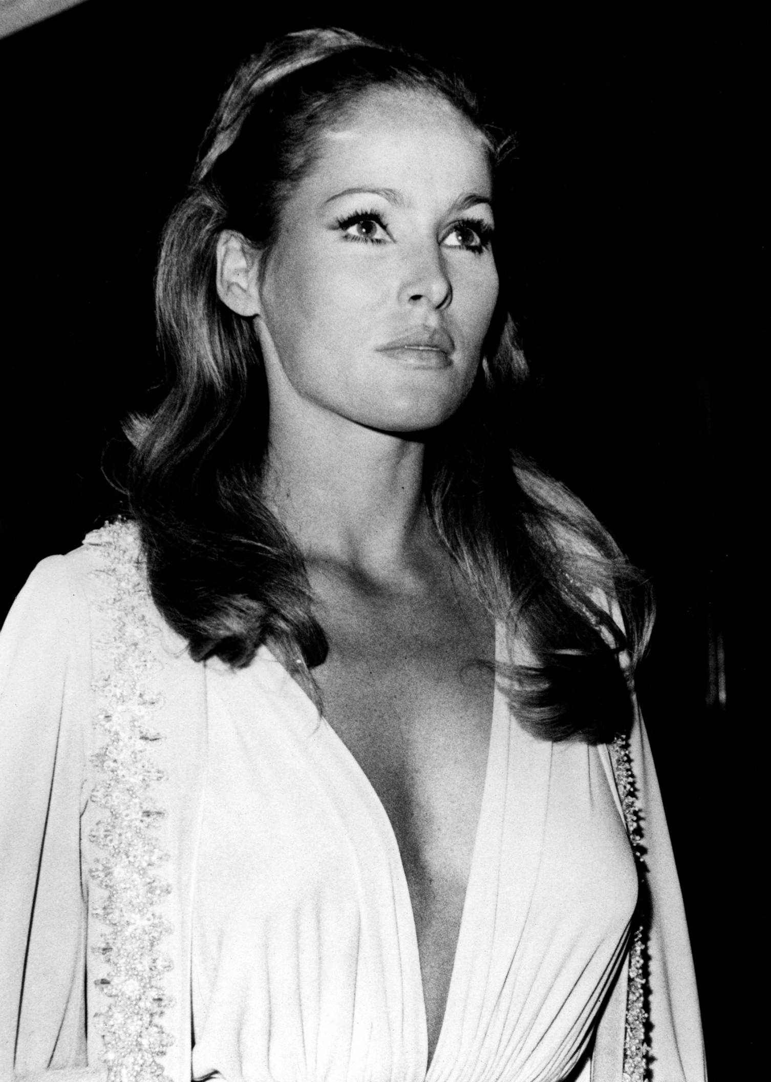 Ursula Andress - Images