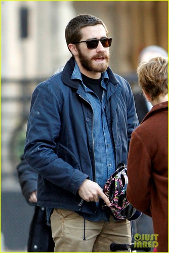  Jake Gyllenhaal Spends the دن with Niece Ramona