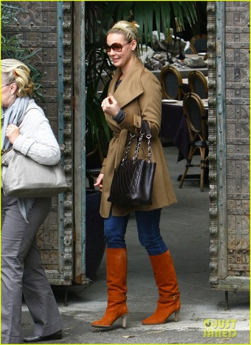  Katherine Heigl Lunches with Naleigh & Nancy