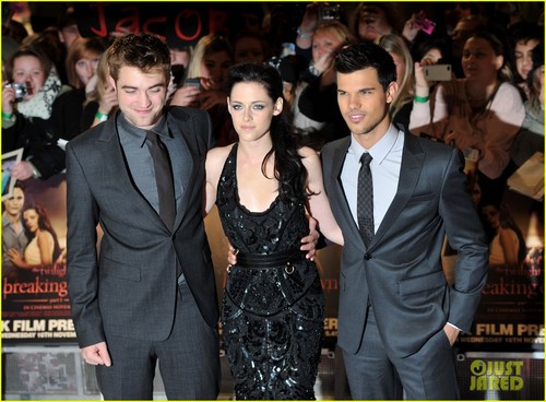 Kristen Stewart & Robert Pattinson Premiere 'Breaking Dawn' in London