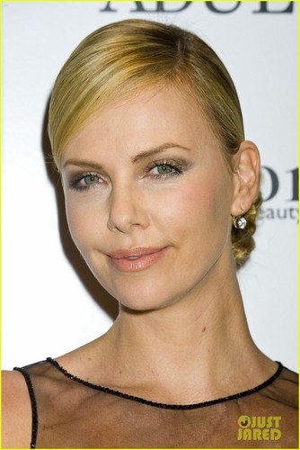  .Charlize Theron: 'Young Adult' NYC Screening!