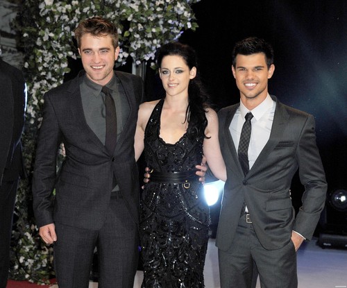 'The Twilight Saga: Breaking Dawn Part 1' London Premiere - November 16, 2011. [New Photos]