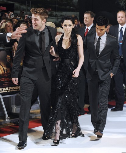  'The Twilight Saga: Breaking Dawn Part 1' ロンドン Premiere - November 16, 2011. [New Photos]