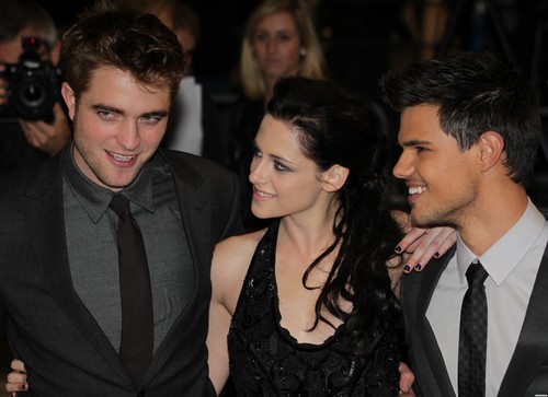 'The Twilight Saga: Breaking Dawn Part 1' London Premiere - November 16, 2011. [New Photos]