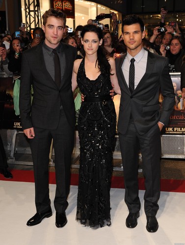  'The Twilight Saga: Breaking Dawn Part 1' Лондон Premiere - November 16, 2011. [New Photos]