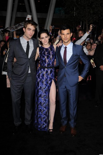  "The Twilight Saga: Breaking Dawn Part 1" Los Angeles Premiere - November 14, 2011. [New Photos]