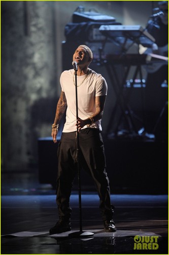  Chris Brown live at the 2011 American música Awards in Los Angeles ( November 20 )