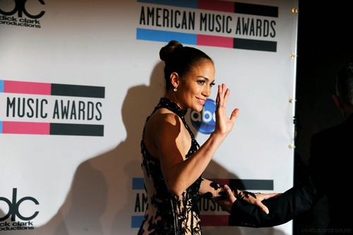 JENNIFER LOPEZ: 2011 AMERICAN MUSIC AWARDS WINNER 