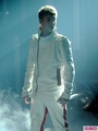 Justin performing @ AMA'S - justin-bieber photo