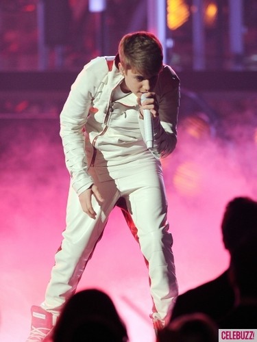  Justin performing @ AMA'S