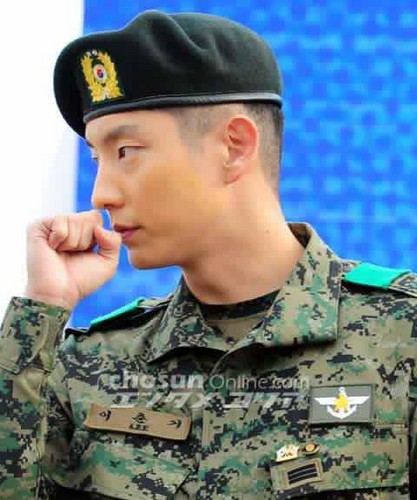  Lee Jun-ki train the Armed Forces দিন