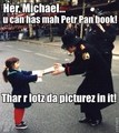 Michael meets little girl in Paris. - michael-jackson-funny-moments photo