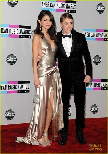  Selena Gomez & Justin Bieber: American موسیقی Awards 2011