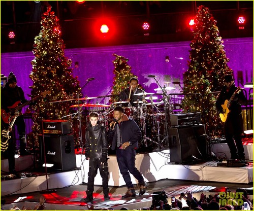  Justin Bieber: Рождество концерт Pics!