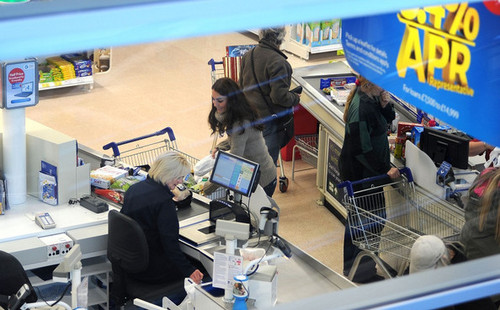 Kate Middleton Buys Groceries  