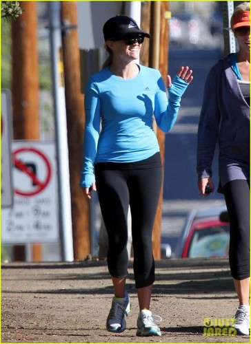 Reese Witherspoon Walks It Out