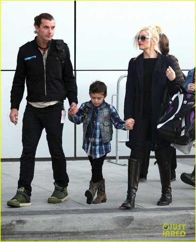  Gwen Stefani & Gavin Rossdale Catch A Zeigen with the Kids