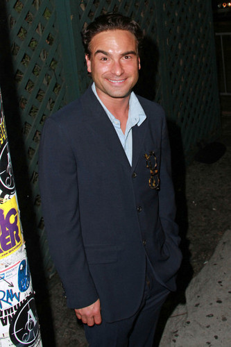  Johnny Galecki @ Leaving the Global Green pre-Oscars Party