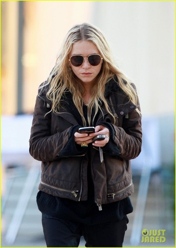  Mary-Kate Olsen Lunches in West Hollywood