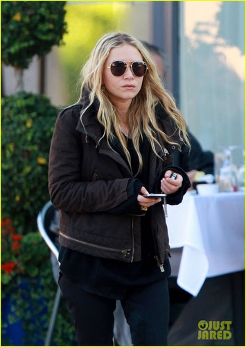  Mary-Kate Olsen Lunches in West Hollywood