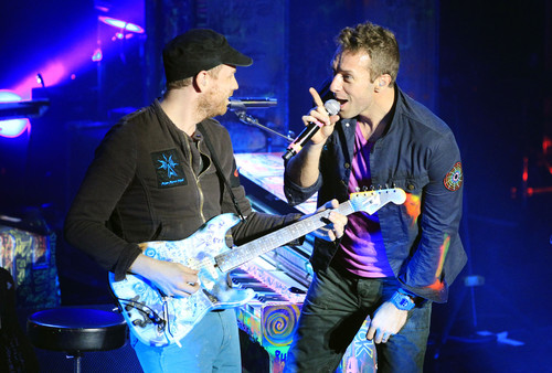  Perform during a সঙ্গীতানুষ্ঠান in Oslo [November 23, 2011]