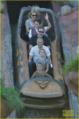 Reese Witherspoon: Disneyland with the Family!