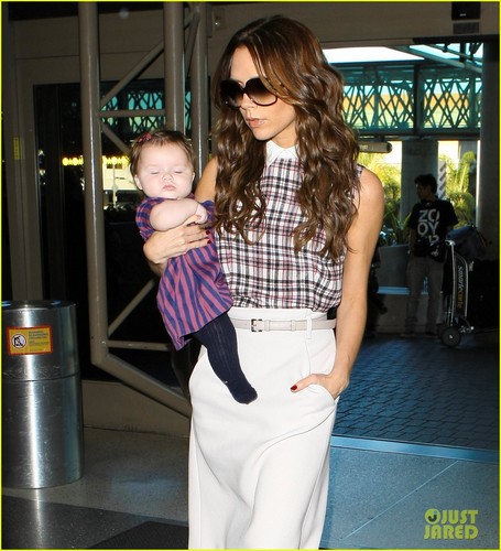  Victoria Beckham Leaves LAX with Harper!