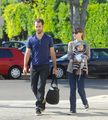  Heading out to lunch at Axe with her family in Venice, CA (November 30th 2011) - natalie-portman photo