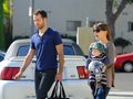  Heading out to lunch at Axe with her family in Venice, CA (November 30th 2011) - natalie-portman photo