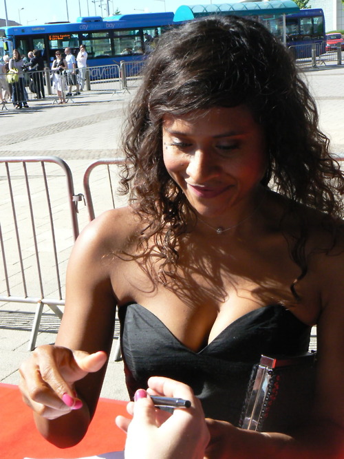 Angel Coulby Never Mind The Crap Hair Day Your Skin Is Divine