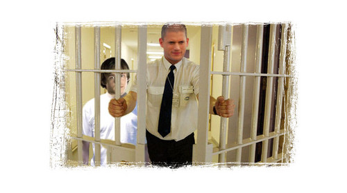  Michael Scofield escapes with LJ