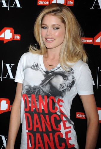  Unveils The A|X Armani Exchange Dance4life T-Shirt In Honor Of World AIDS hari
